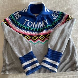 NEW!!! TOMMY HILFINGER GRAY ZIPPER AND GEOMETRIC COLORED COLLAR SWEATER